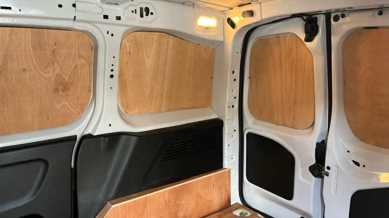 Peugeot Partner E-Standard 800 100kW 50kWh Professional Premium + Van Auto